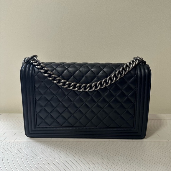 Chanel Medium Quilted Lambskin Black Boy Bag with Ruthenium Hardware - Picture 5 of 10